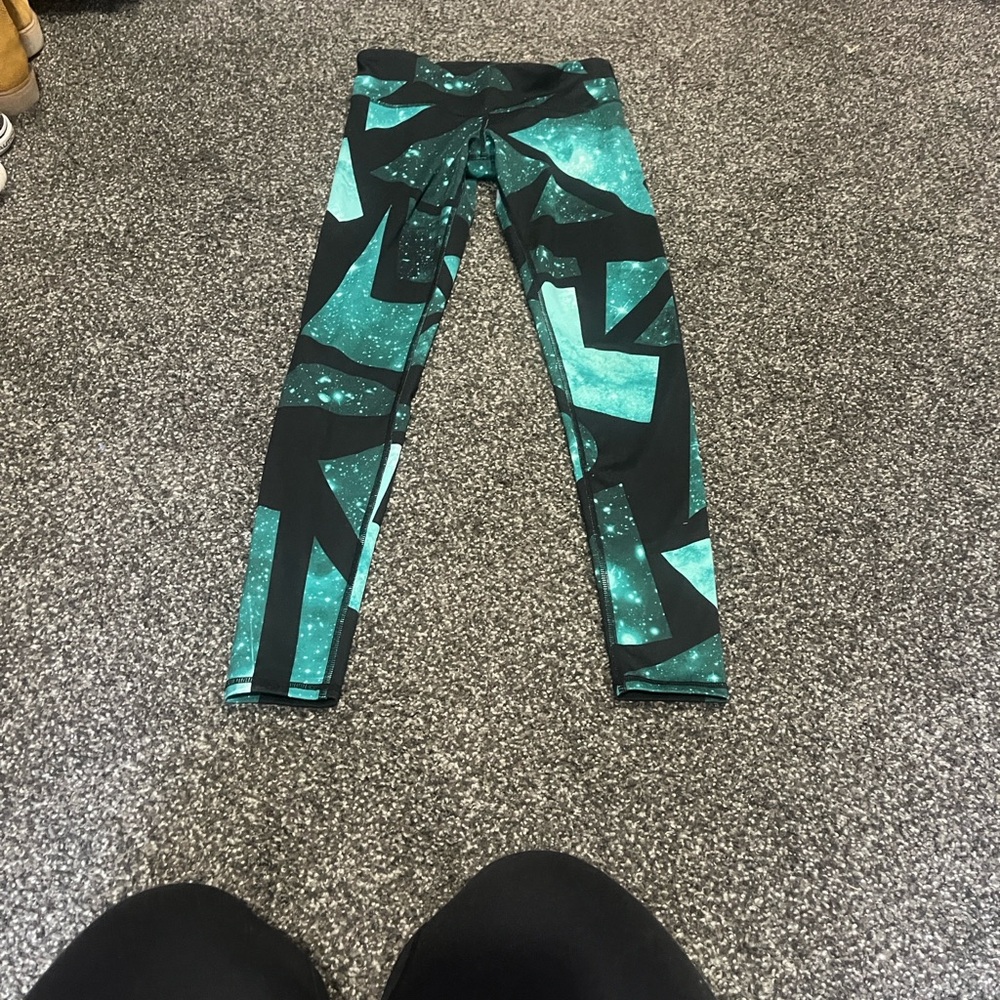 ALO Yoga Black and Teal Geometric Leggings